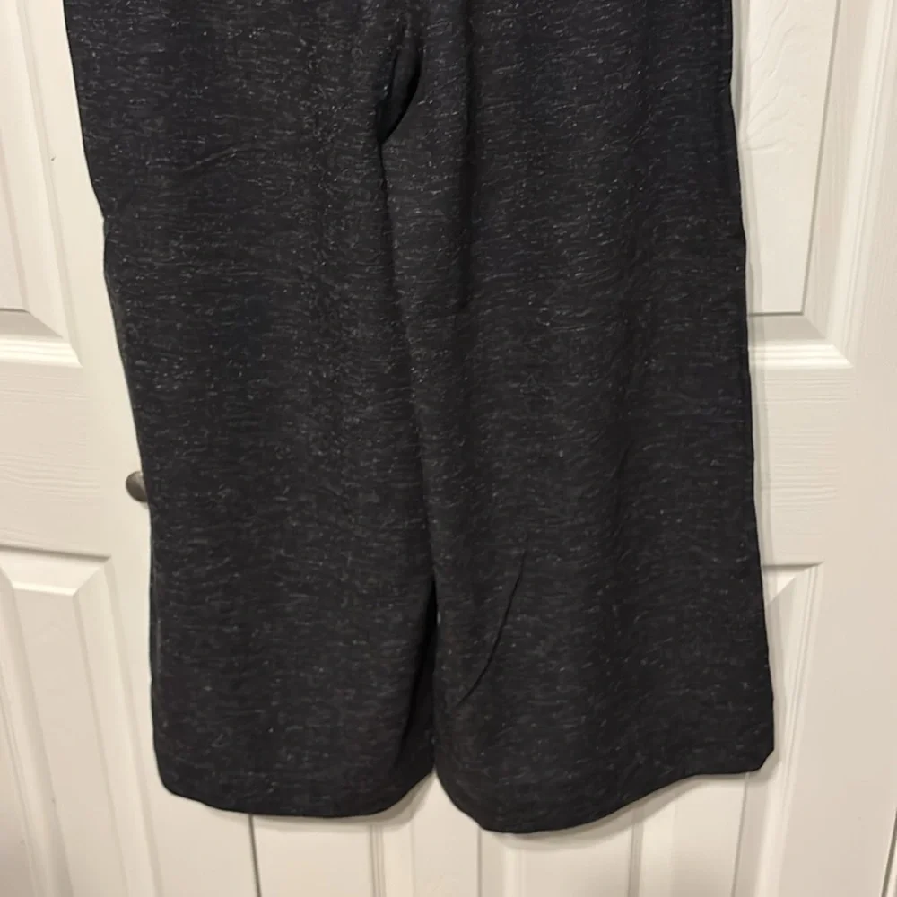 Max Studio Heathered Cropped Wide Leg Trouser - Picture 11 of 14